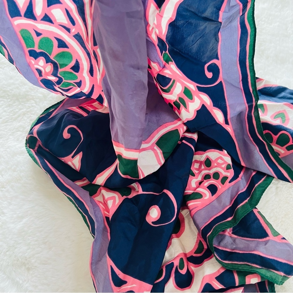27”x27” Vintage From 1990’s Scarf.